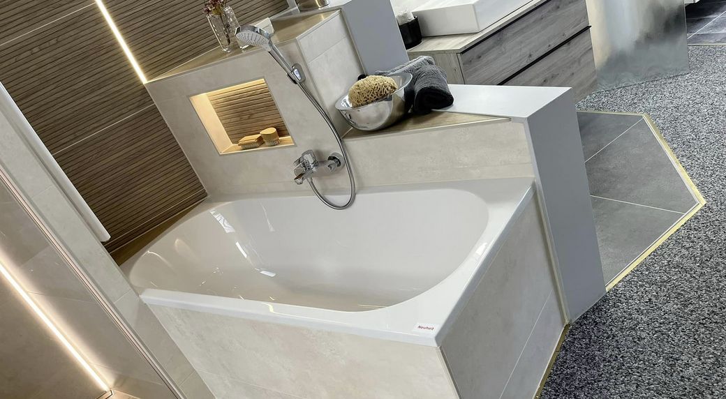 Badezimmer mit Badewanne Badezimmer mit Badewanne